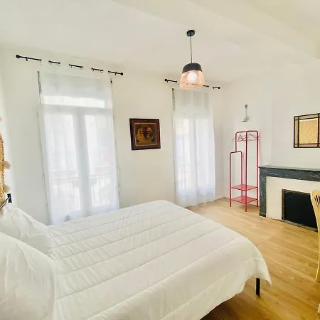 Bright For 4 In Downtown Apartment *