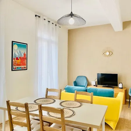 Bright For 4 In Downtown Perpignan