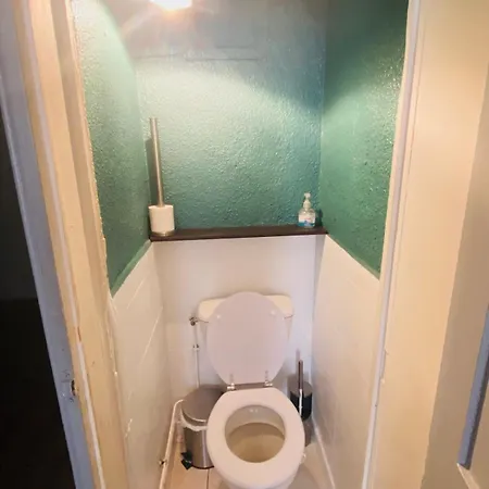 Bright For 4 In Downtown Apartment