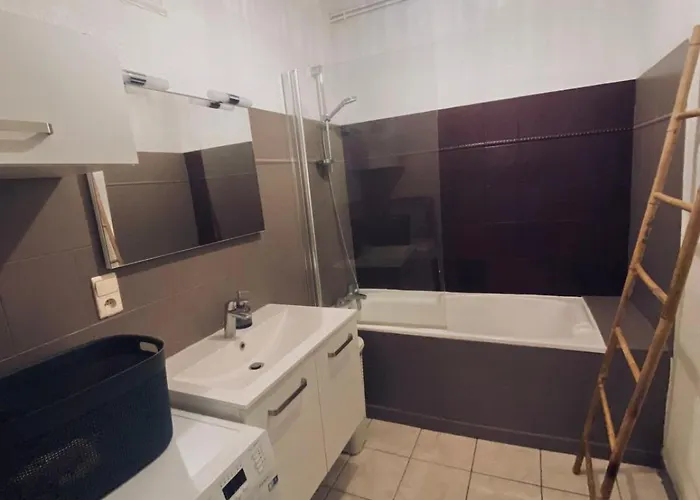 Bright For 4 In Downtown